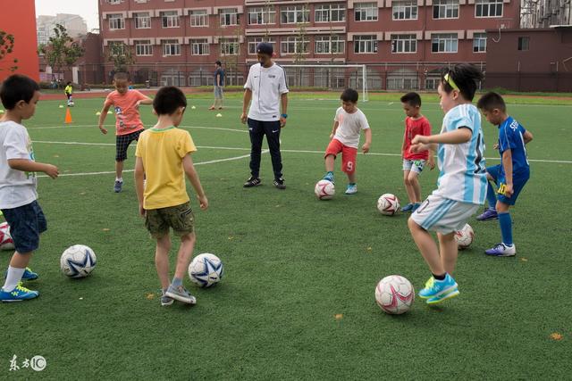 泰国发生中国团伙抢劫案，涉3700万泰铢被通缉